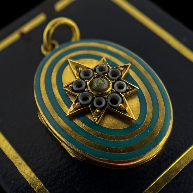 Gold Locket with banded agate Star