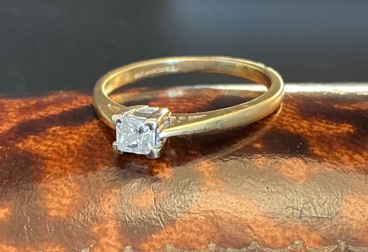 Single stone solitaire ring