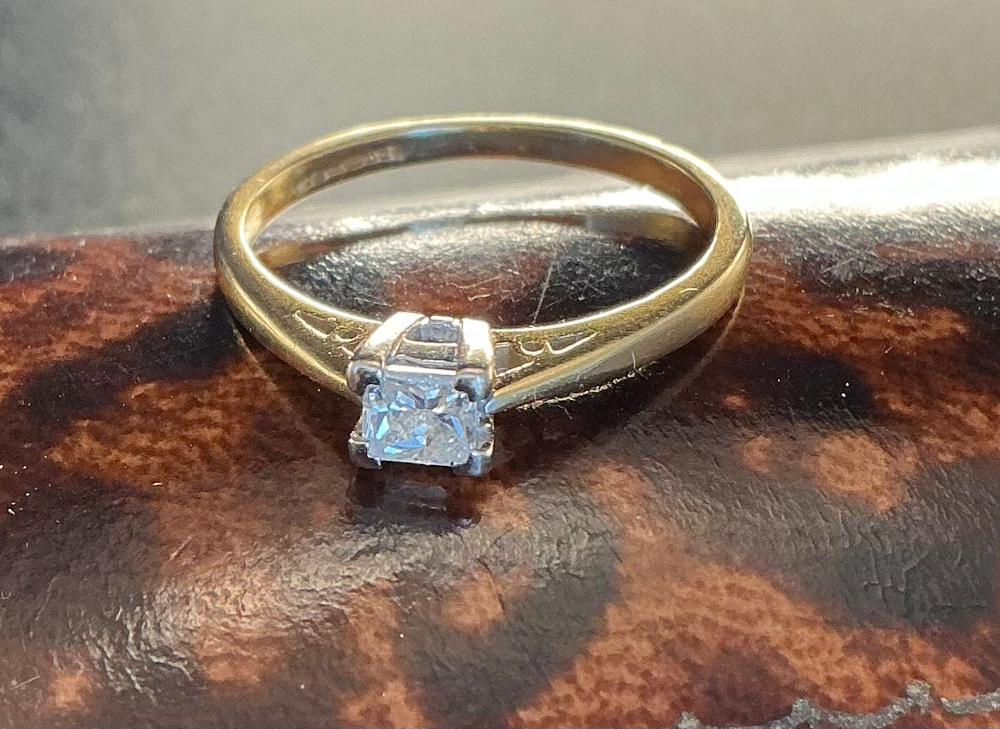 Single stone solitaire ring