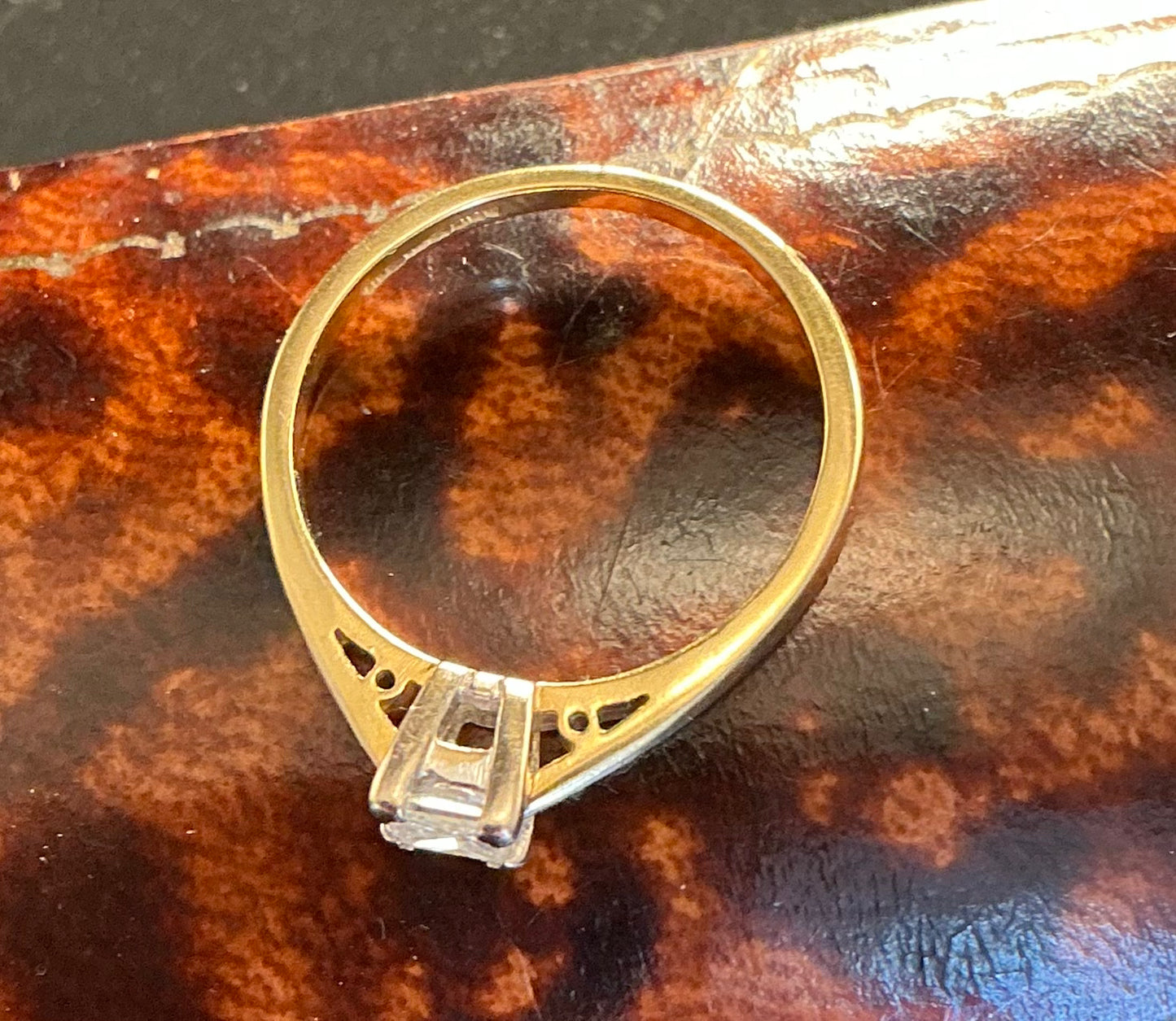 Single stone solitaire ring