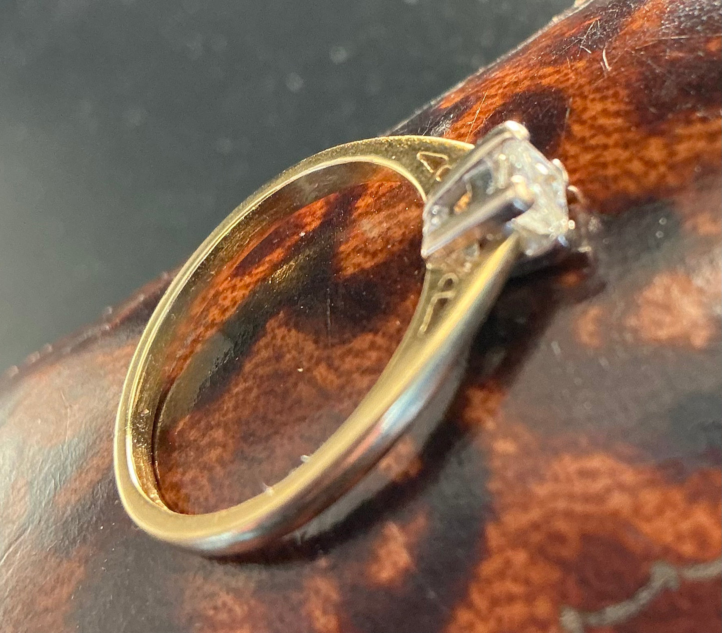 Single stone solitaire ring